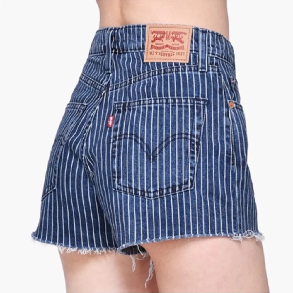 Levi's x Stranger Things Ribcage Shorts RARE NWT - Picture 3 of 4